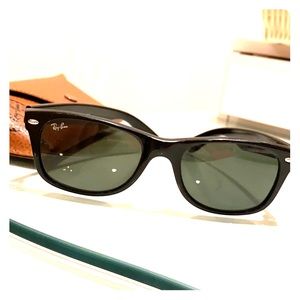 Black RAY-BAN wayfarer sunglasses - CASE INCLUDED